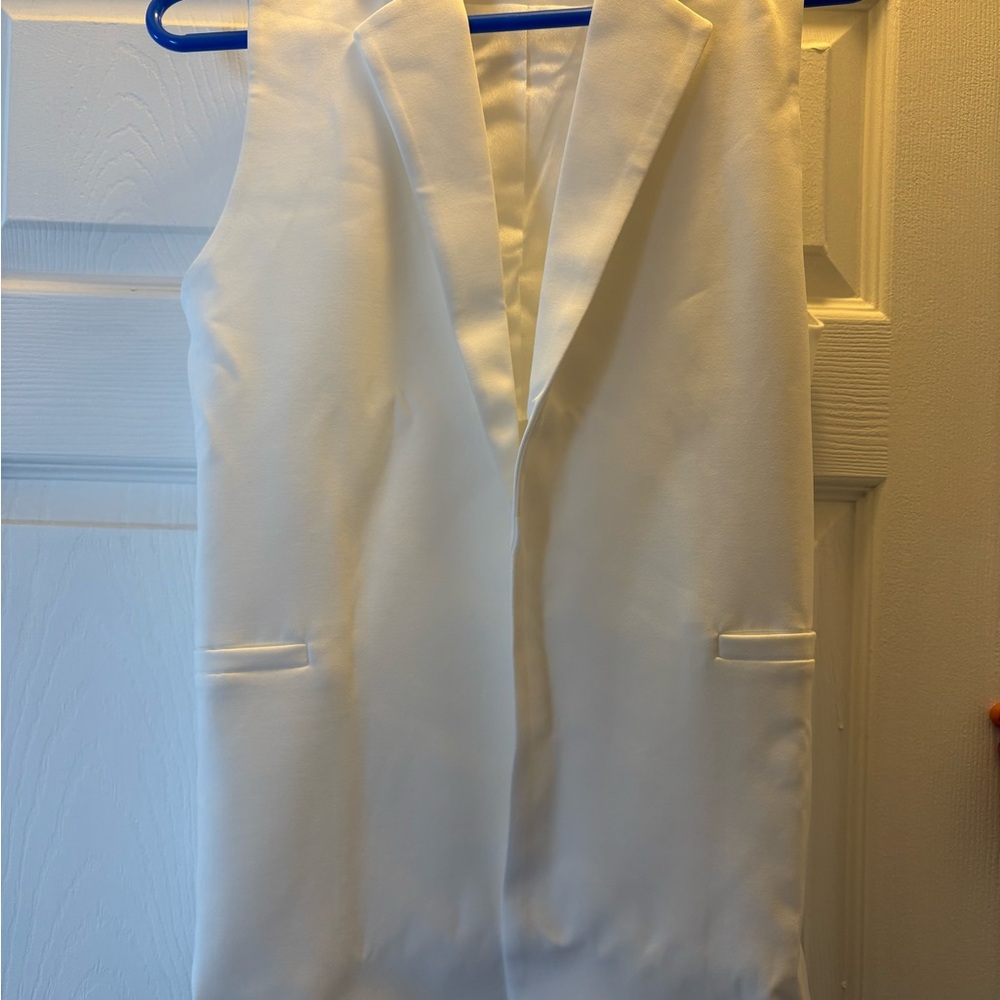 Elegant White Sleeveless Blazer Vest